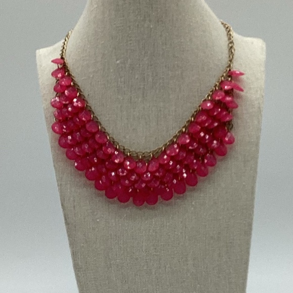 1851. Passionate Pink Cascading Cluster Necklace EUC - Picture 1 of 2